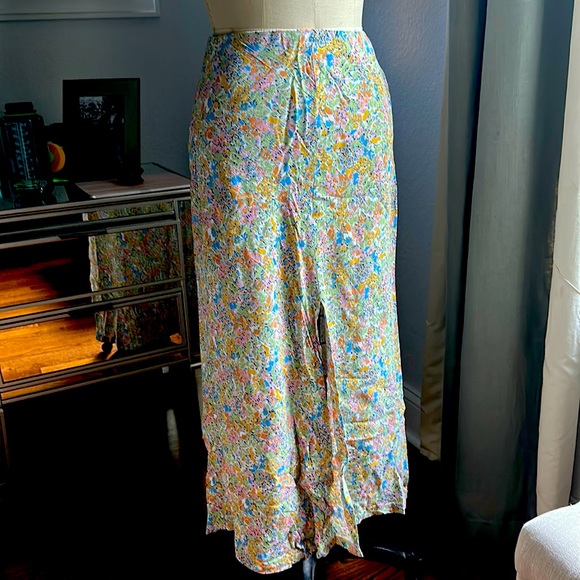 Zara small size maxi skirt with opening in the front. - Picture 2 of 5